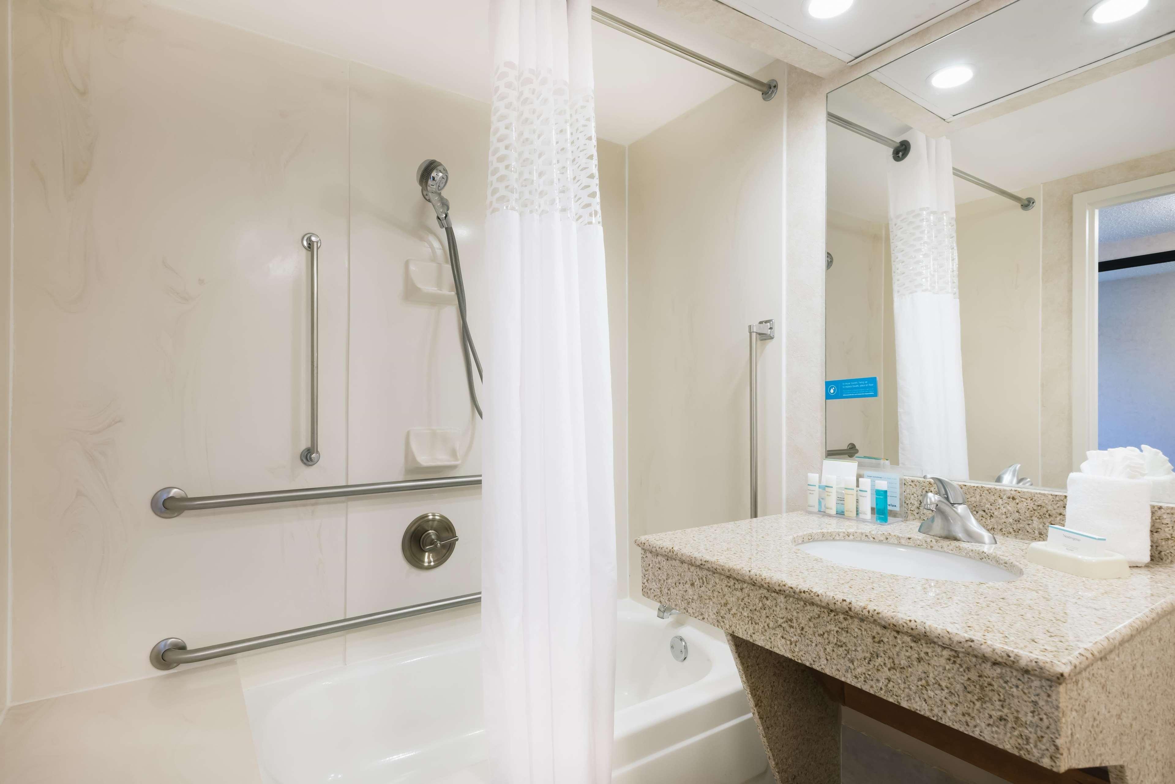 Hampton Inn West Springfield Dış mekan fotoğraf